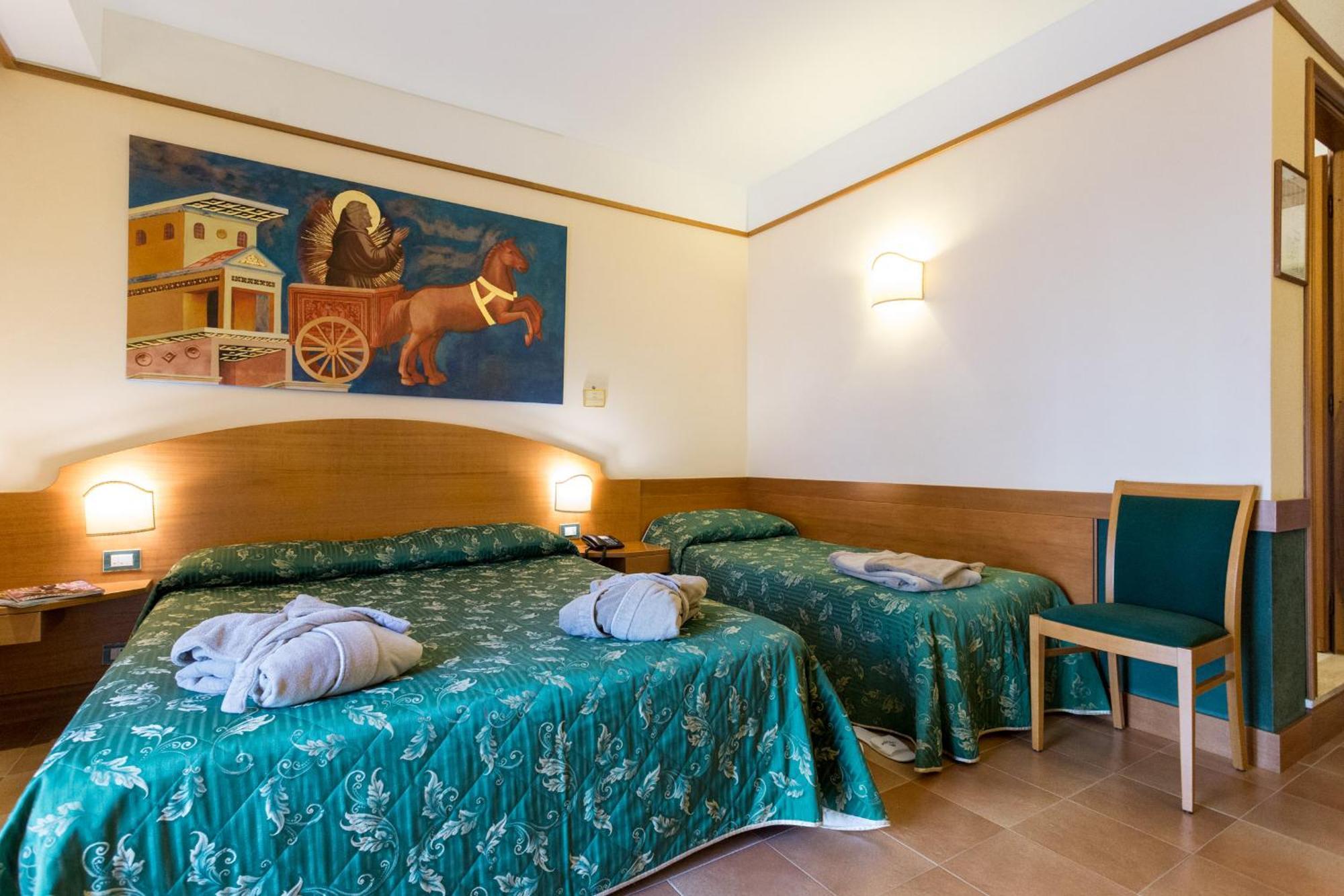 Hotel La Terrazza RESTAURANT&SPA Assisi Esterno foto
