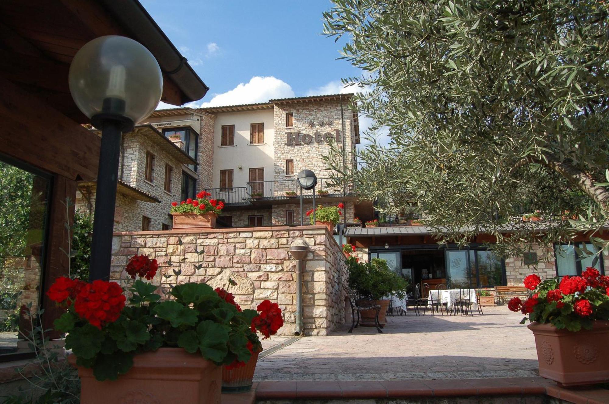 Hotel La Terrazza RESTAURANT&SPA Assisi Esterno foto